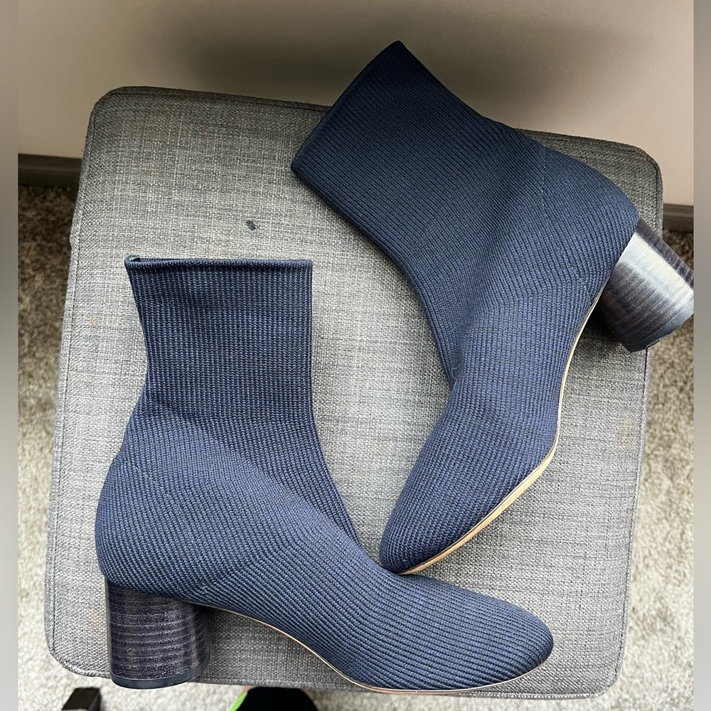 VINCE Tasha Boot - Size 6 Women’s in NAVY